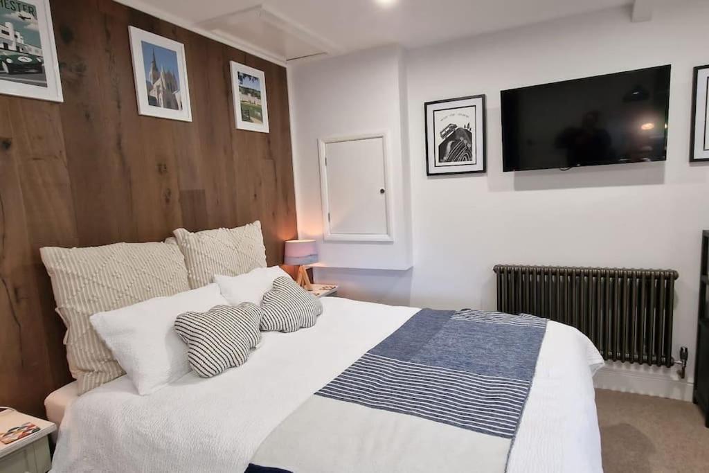 The Old Barn Annexe, Cosy Stay, Close Drive To City, Beach, South Downs & Goodwood ชิชิสเตอร์ ภายนอก รูปภาพ